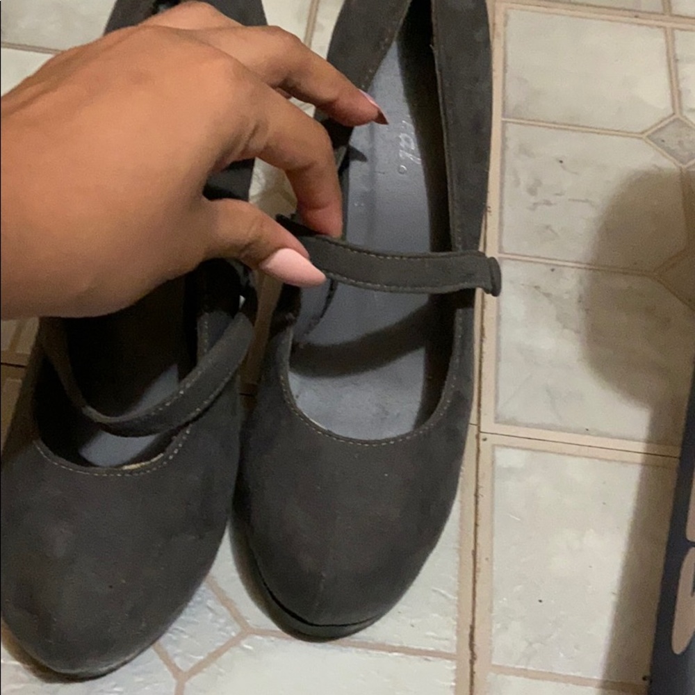 Gray heels
